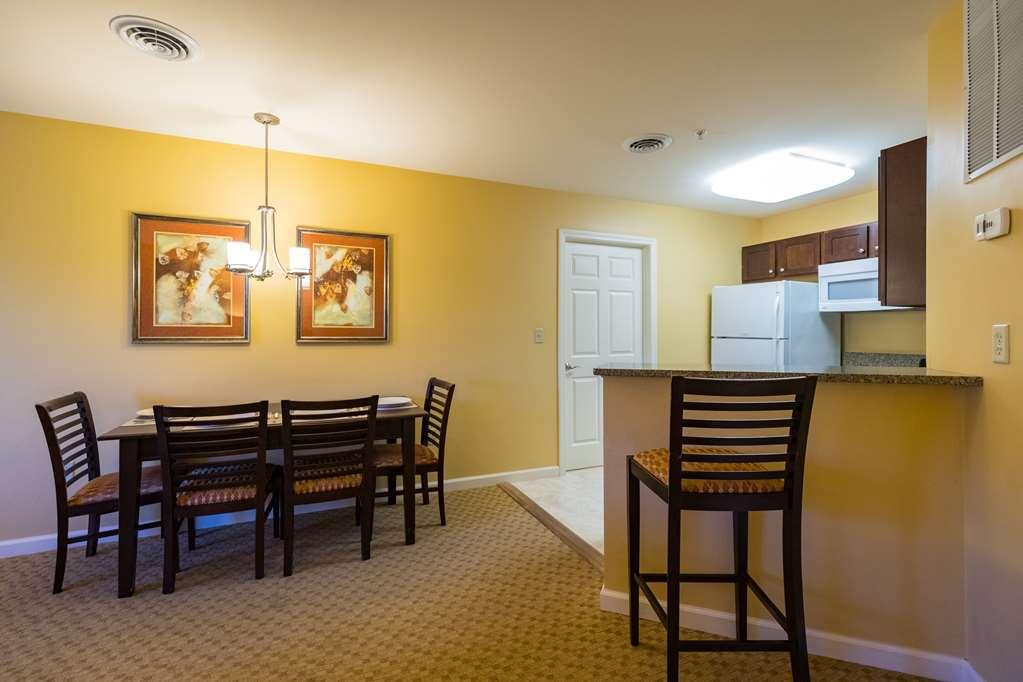 Vacation Village In The Berkshires Hancock Room photo A typical kitchen and dining area in a typical two-bedroom villa